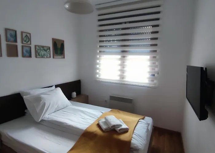 Tina Gomax Apartament *